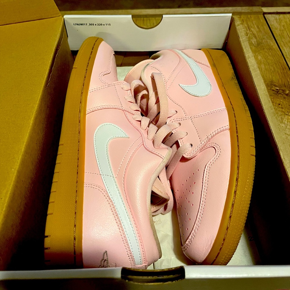 WMNS/MENS JORDAN 1 LOW